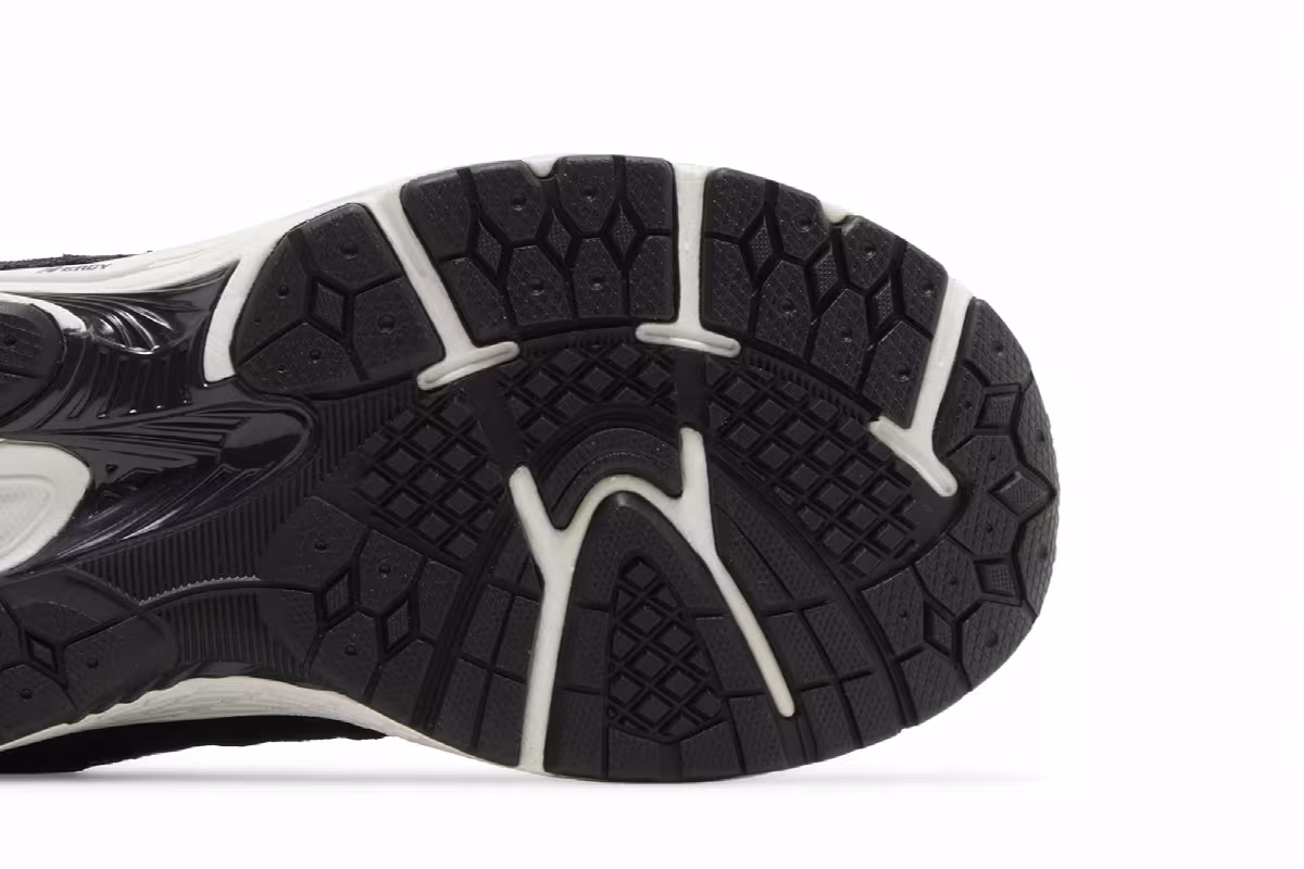 New Balance 2002R Big Kid Wide Black Phantom, view 6