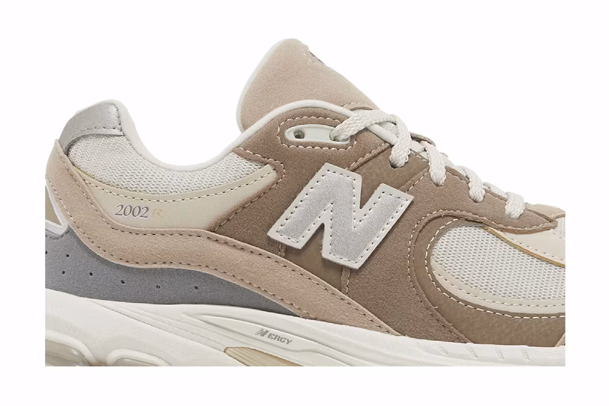 New Balance 2002R Big Kid Wide Timberwolf Mushroom, view 3