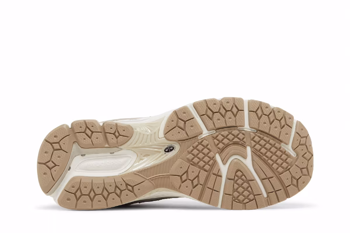 New Balance 2002R Big Kid Wide Timberwolf Mushroom, view 5