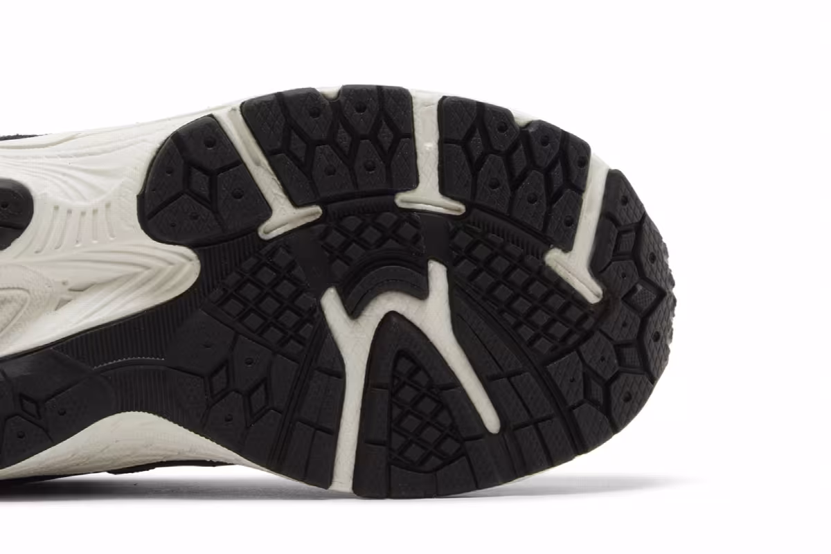 New Balance 2002R Toddler Black Phantom, view 6