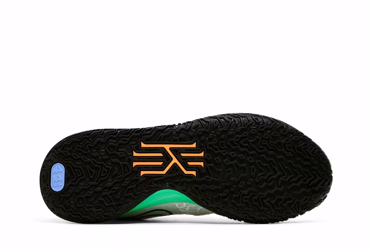Nike Kyrie 7 Visions, view 5