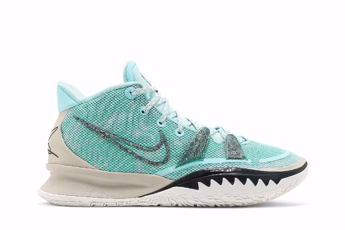 Nike Kyrie 7 Copa, view 2