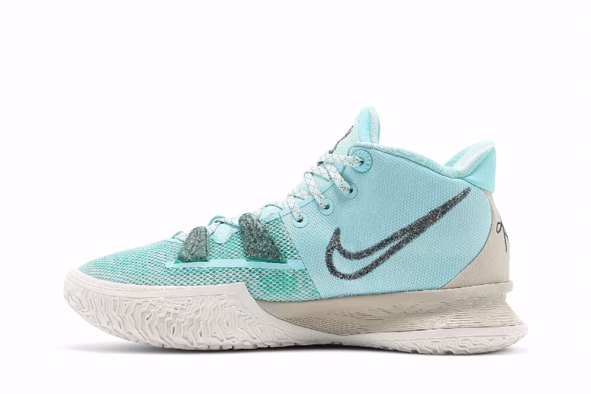 Nike Kyrie 7 Copa, view 4