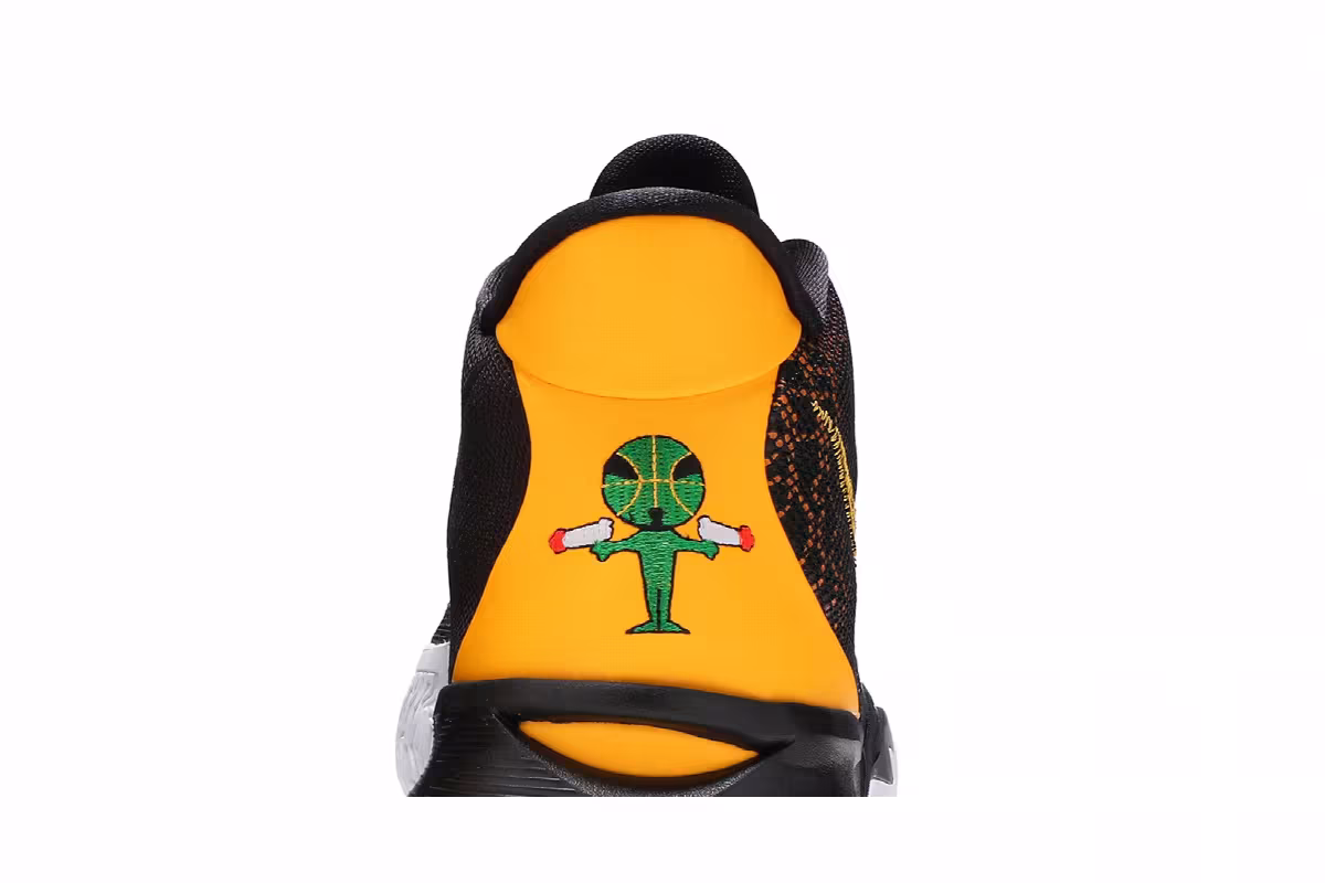 Nike Kyrie 7 Roswell Rayguns, view 8