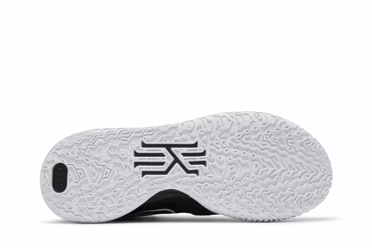 Nike Kyrie 7 TB Black White, view 5