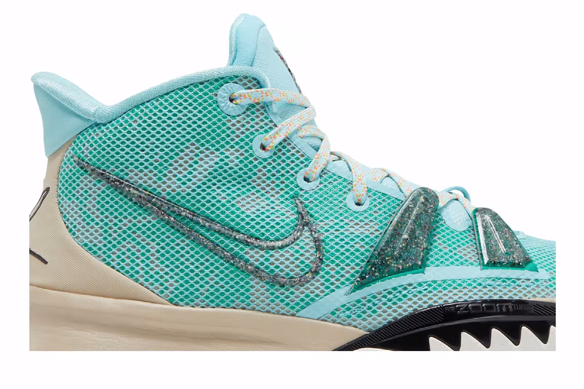 Nike Kyrie 7 EP Copa, view 3