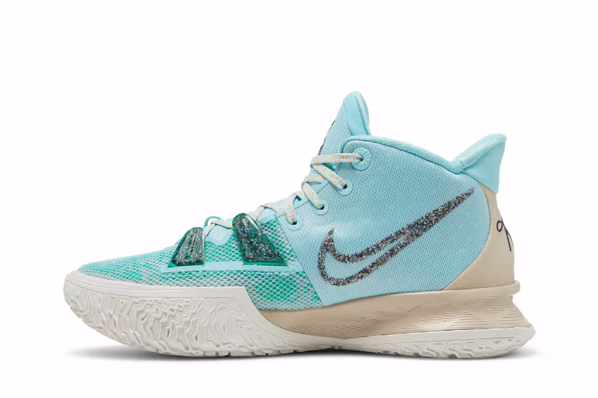 Nike Kyrie 7 EP Copa, view 4