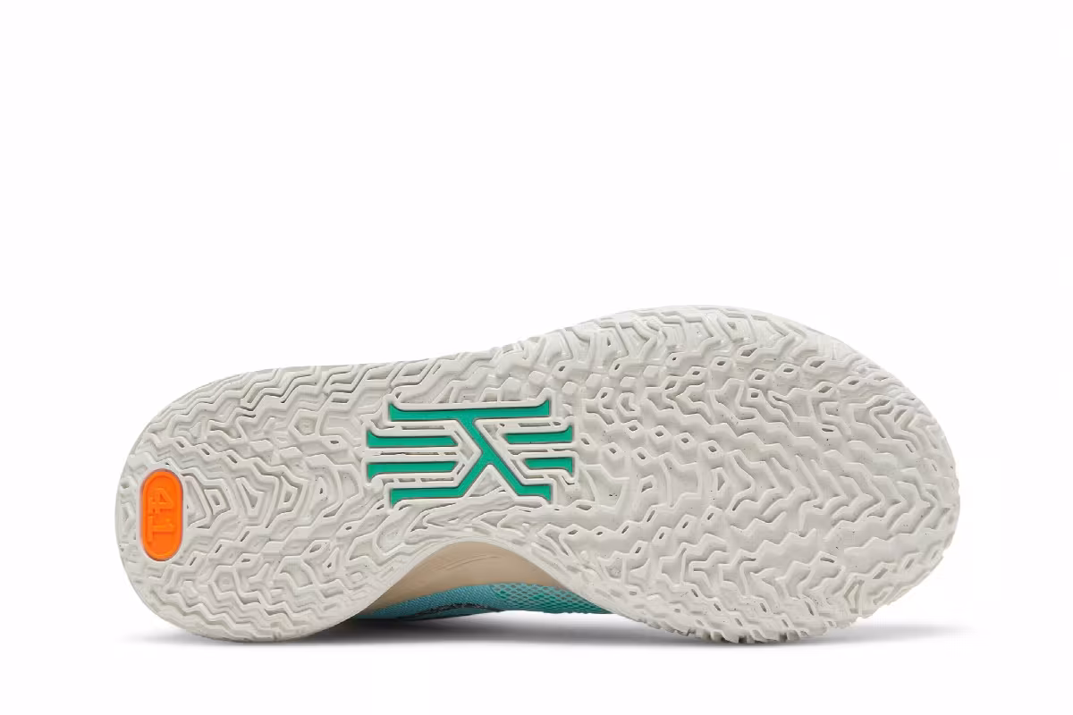 Nike Kyrie 7 EP Copa, view 5