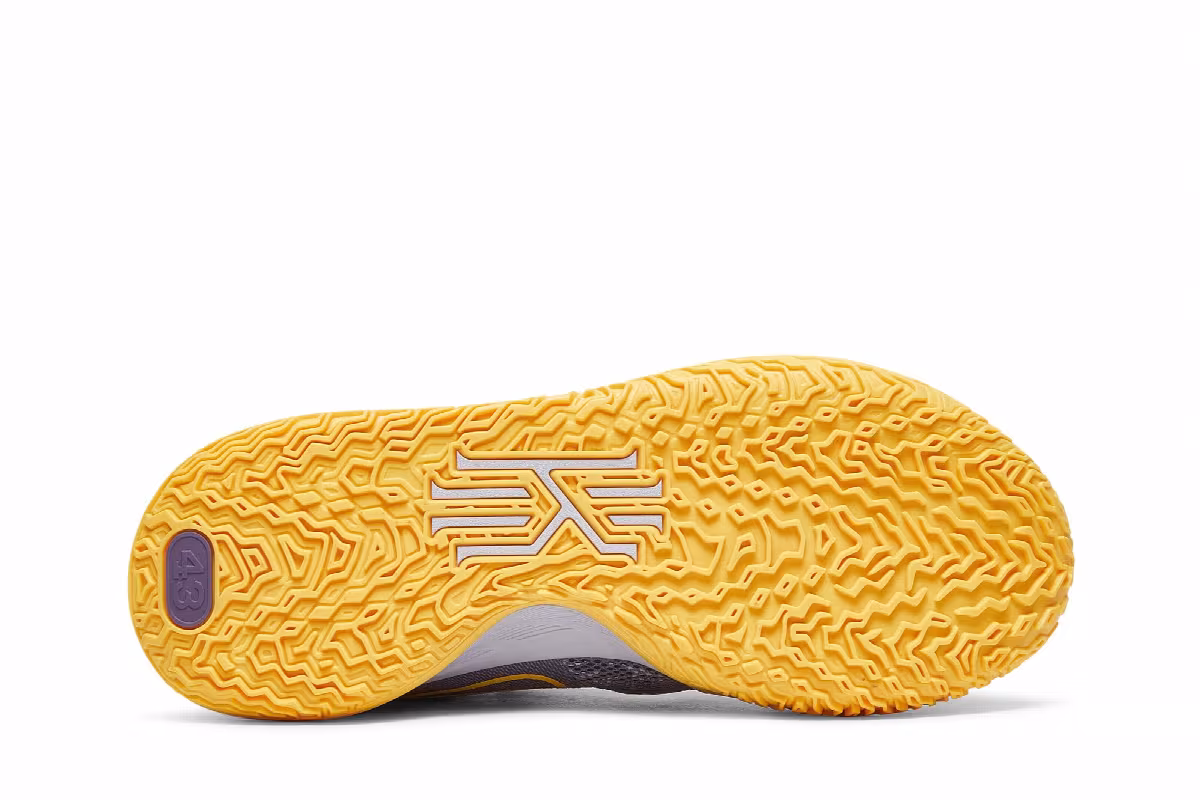 Nike Kyrie 7 Daybreak, view 5