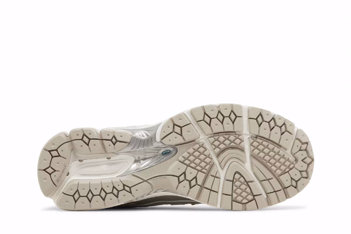 New Balance 1906R Silver Metallic Cream, view 5