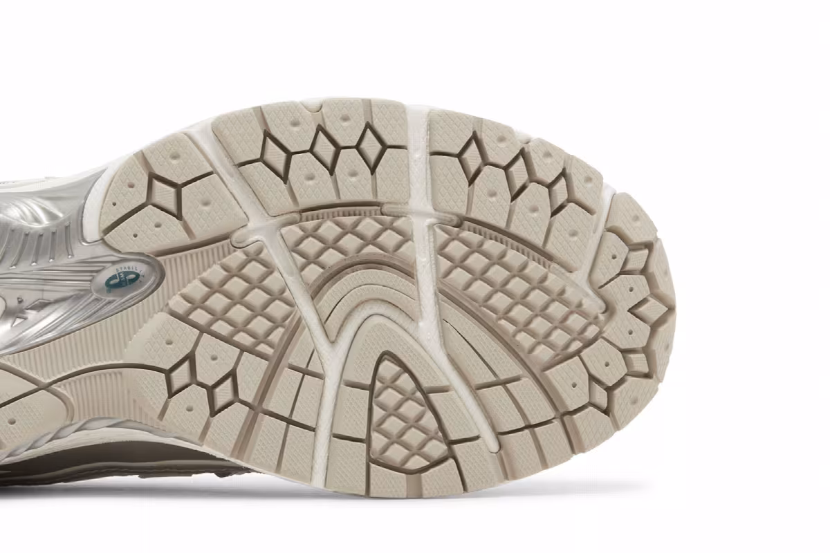 New Balance 1906R Silver Metallic Cream, view 6