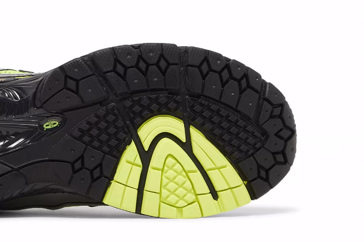 New Balance Men's 1906R Volt Silver, view 6
