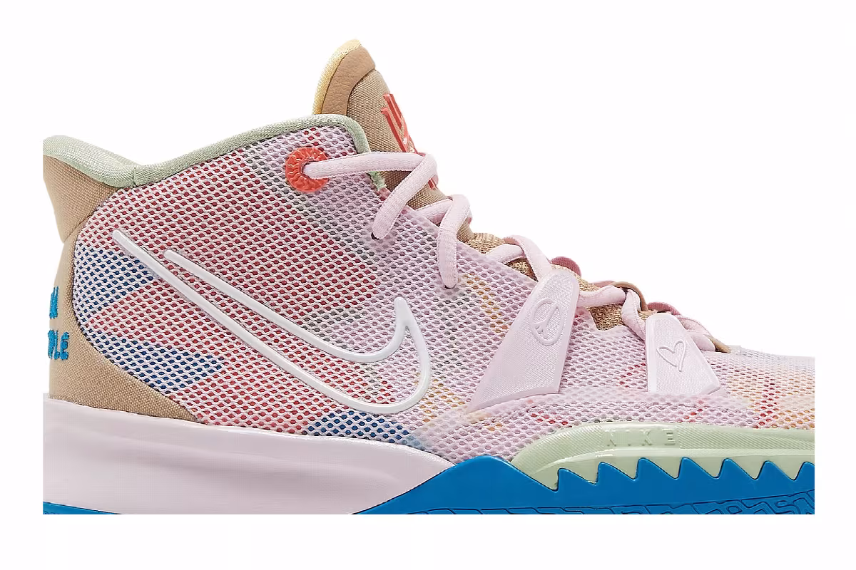 Nike Kyrie 7 GS 1 World 1 People - Regal Pink, view 3