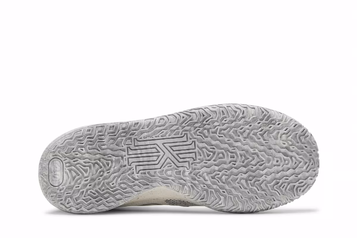 Nike Kyrie 7 SE GS Chip, view 5