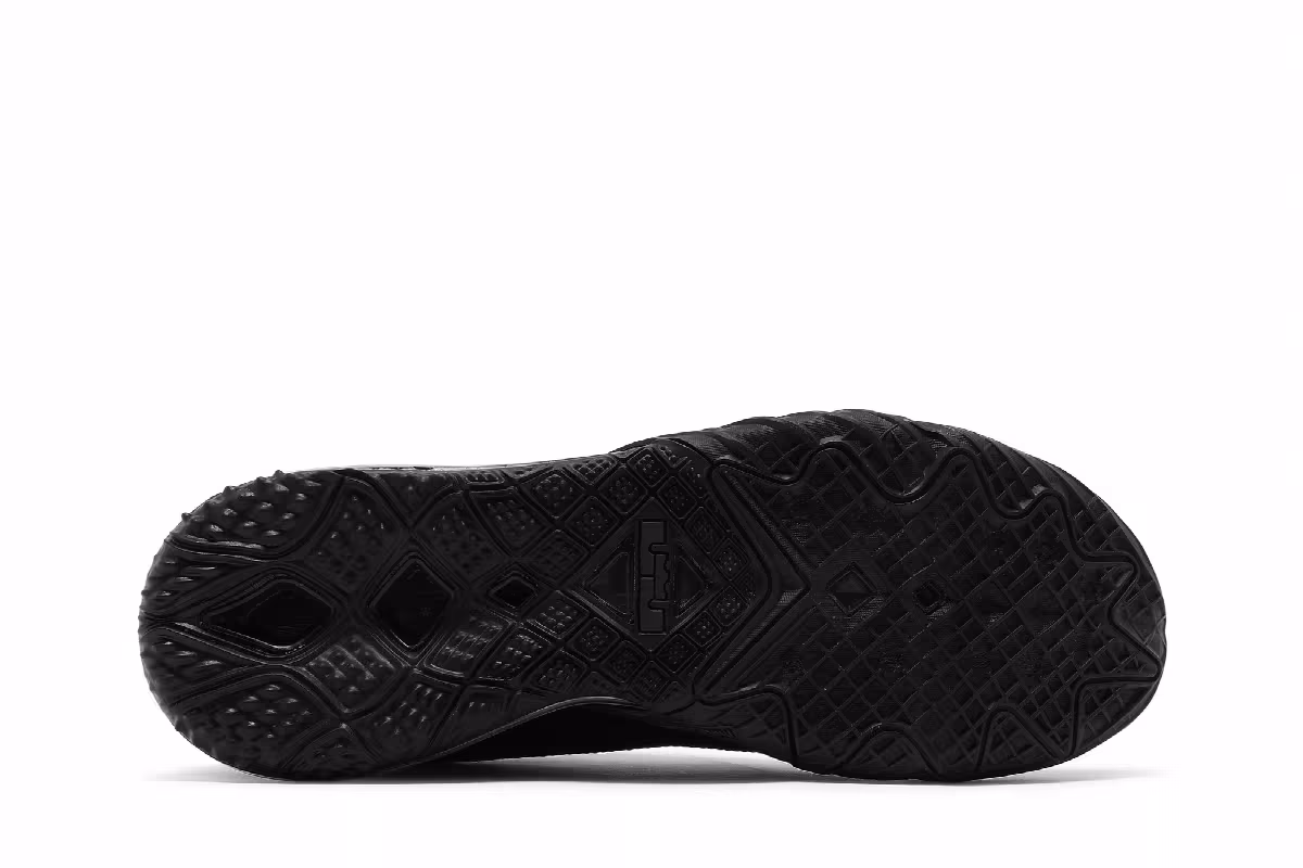 Nike LeBron 18 Low Zero Dark 23, view 5