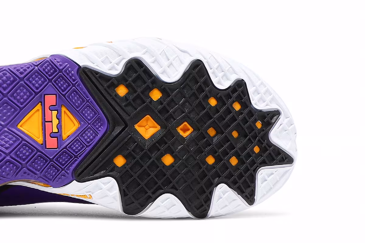 Nike LeBron 18 Low ACG Terra, view 6