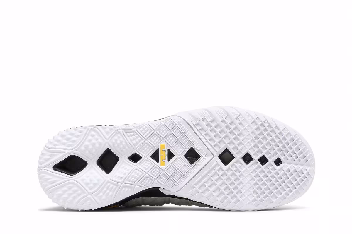 Nike LeBron 18 Home, view 5
