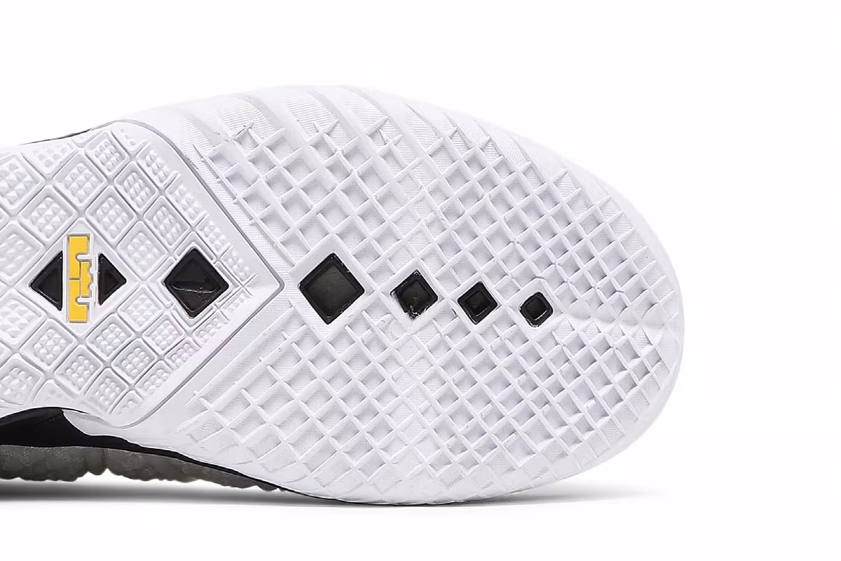 Nike LeBron 18 Home, view 6