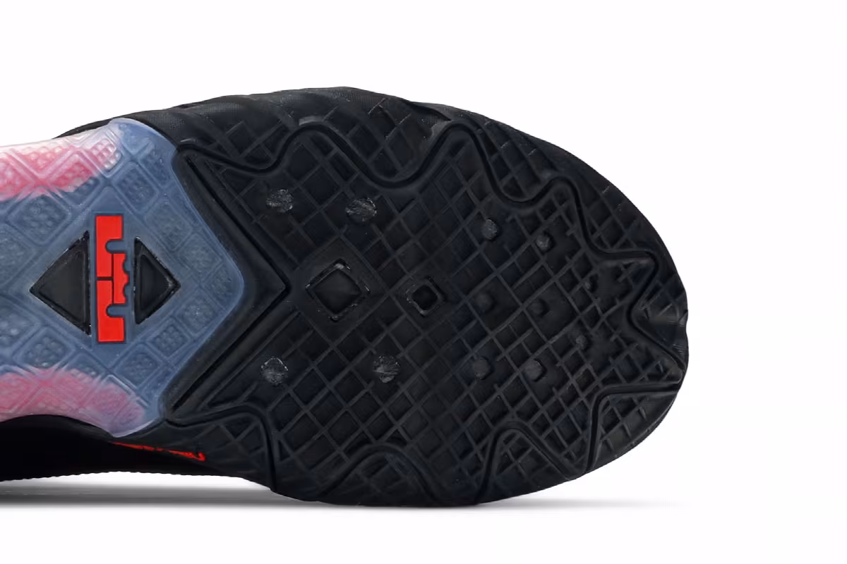 Nike LeBron 18 Low Bred, view 6