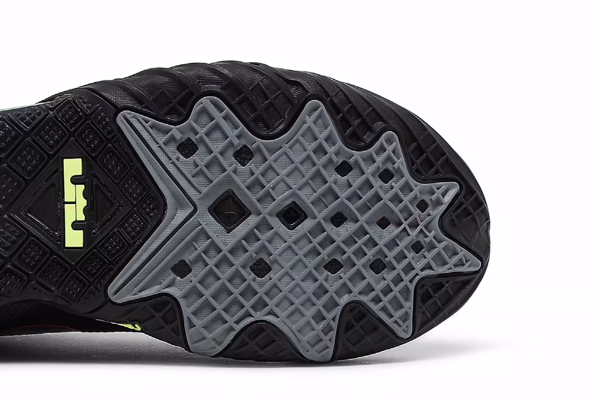Nike LeBron 18 Low Air Max 95 Greedy, view 6