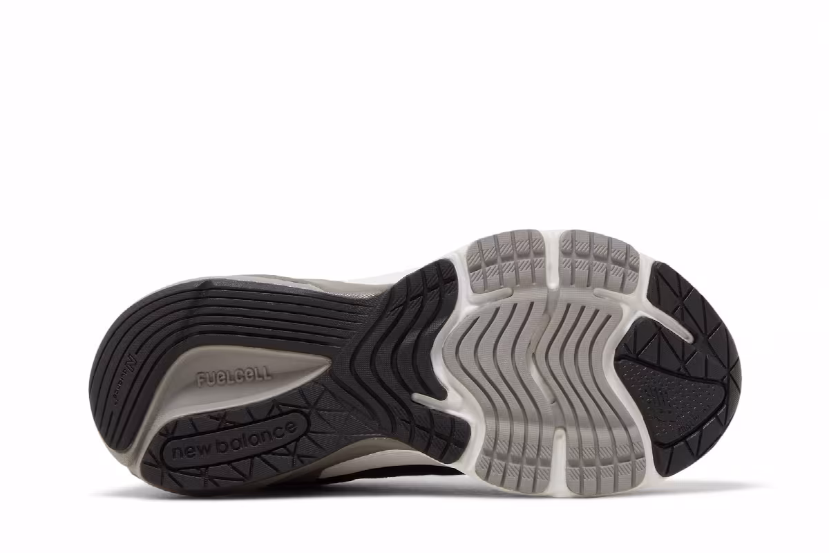 New Balance 990v6 Big Kid Black Silver, view 5