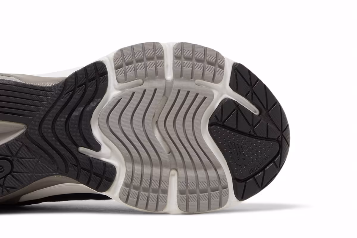 New Balance 990v6 Big Kid Black Silver, view 6