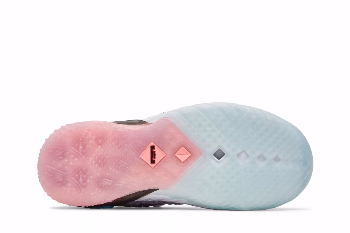 Nike LeBron 18 GS Graffiti, view 5