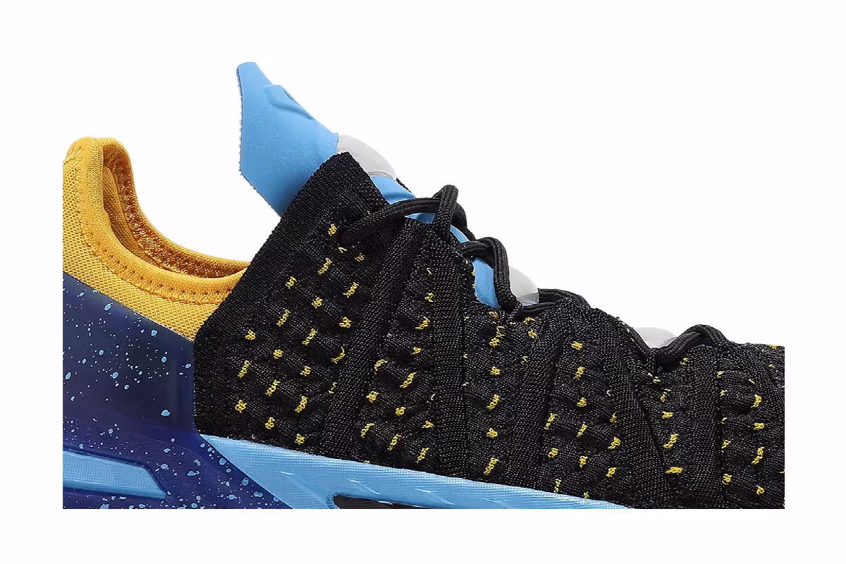 Nike LeBron 18 GS Lakers Heritage, view 3