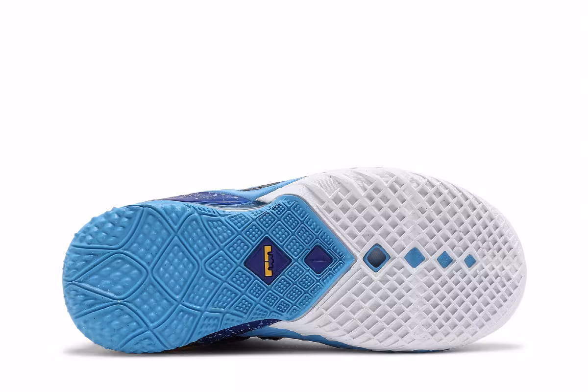 Nike LeBron 18 GS Lakers Heritage, view 5