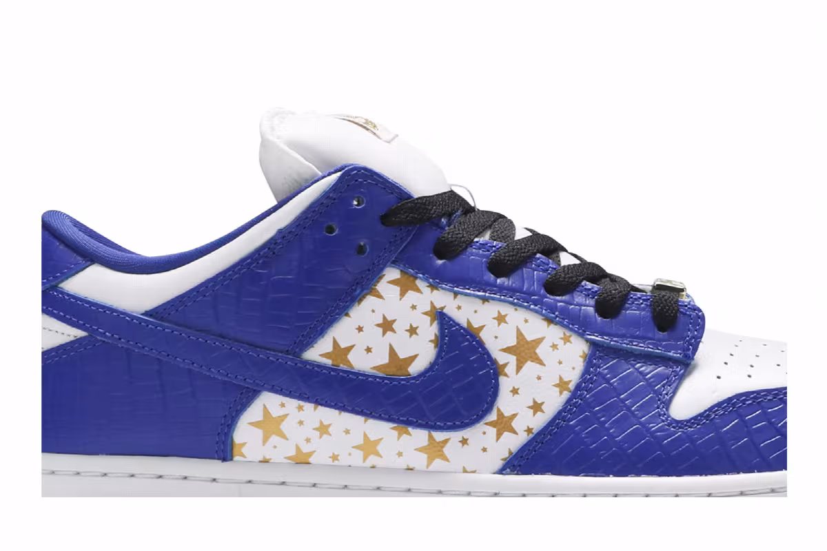 Supreme x Nike Dunk Low OG SB QS Hyper Royal, view 3