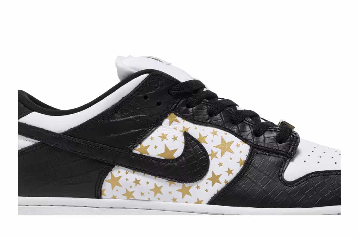 Supreme x Nike Dunk Low OG SB QS Black, view 3