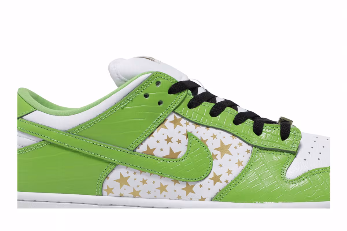 Supreme x Nike Dunk Low OG SB QS Mean Green, view 3