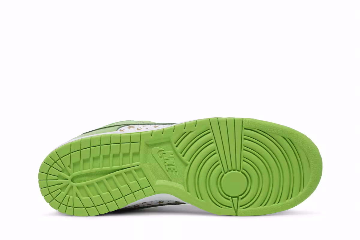 Supreme x Nike Dunk Low OG SB QS Mean Green, view 5