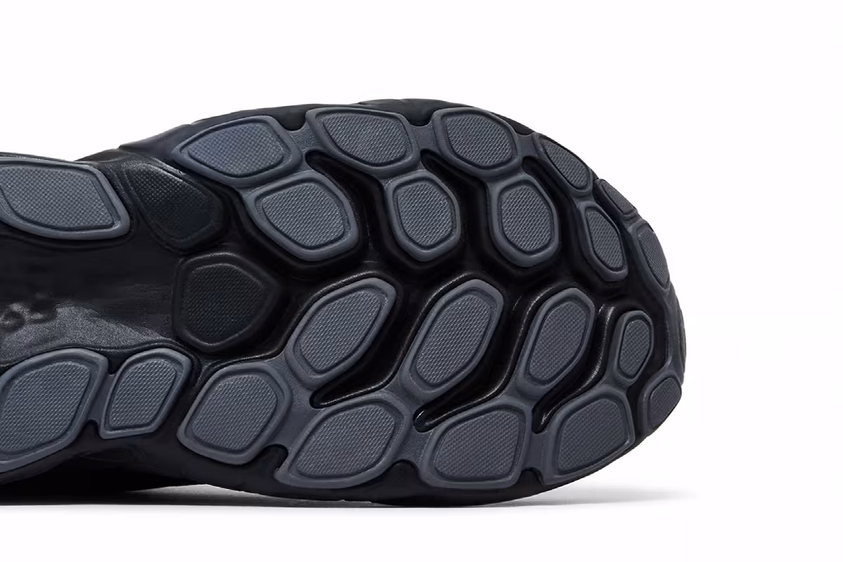 New Balance Fresh Foam X More v4 Triple Black, view 6