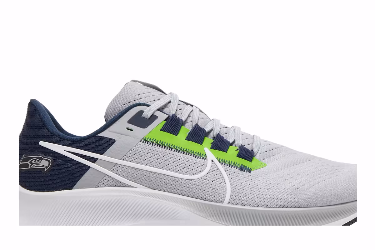 NFL x Nike Air Zoom Pegasus 38 Seattle Seahawks, view 3