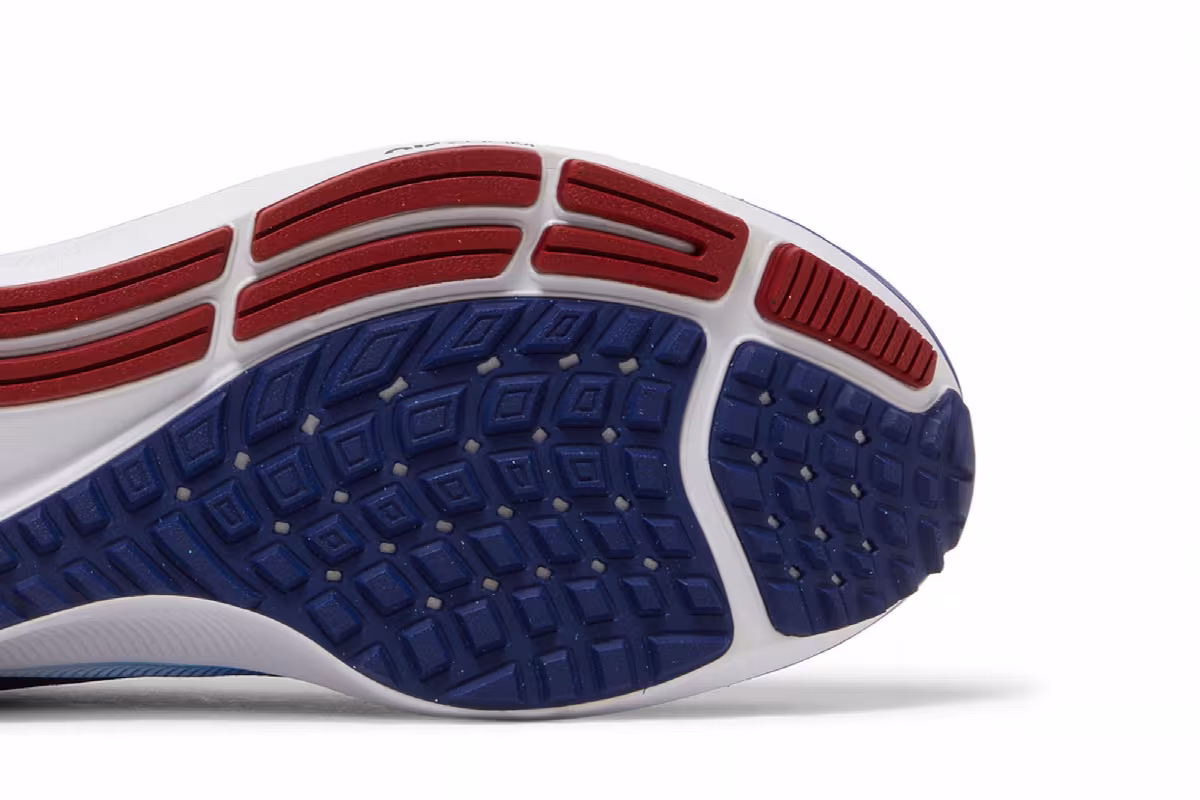 NFL x Nike Air Zoom Pegasus 38 New York Giants, view 6