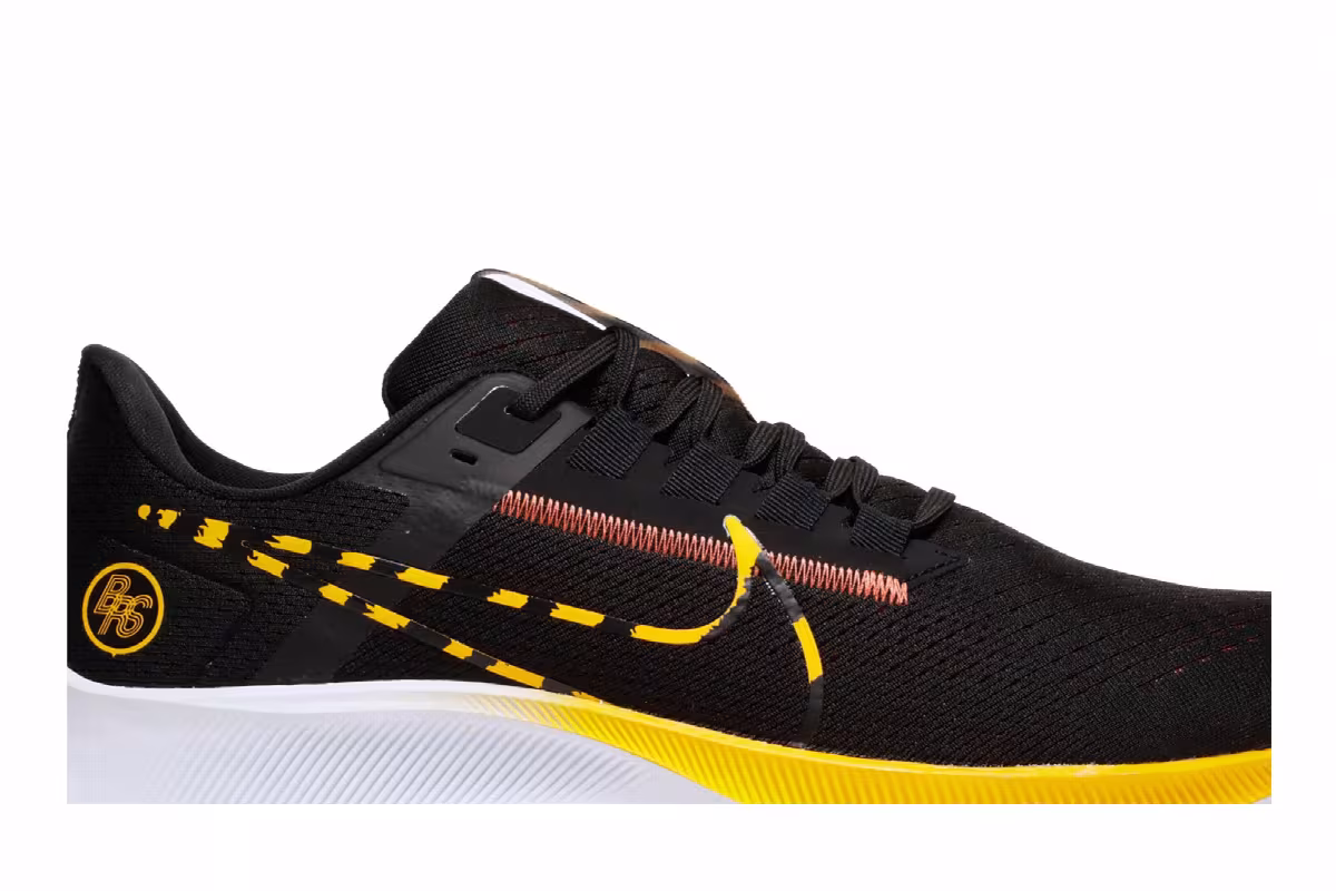 Nike Air Zoom Pegasus 38 Black University Gold, view 3