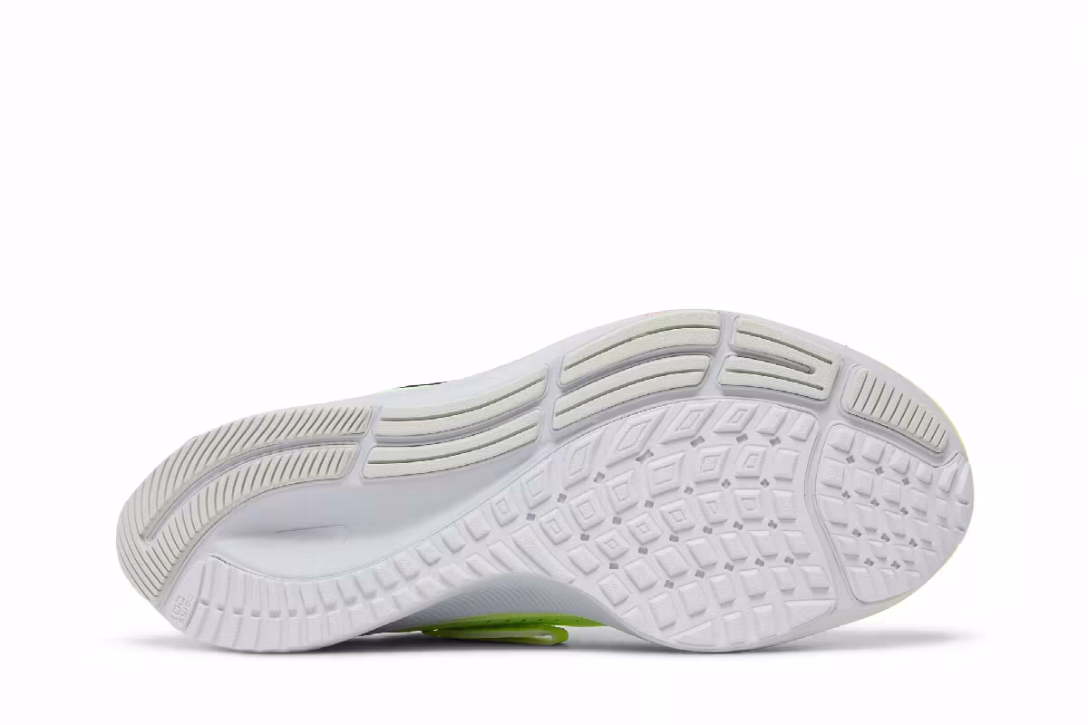 Nike Air Zoom Pegasus 38 FlyEase Extra Wide Barely Volt, view 5