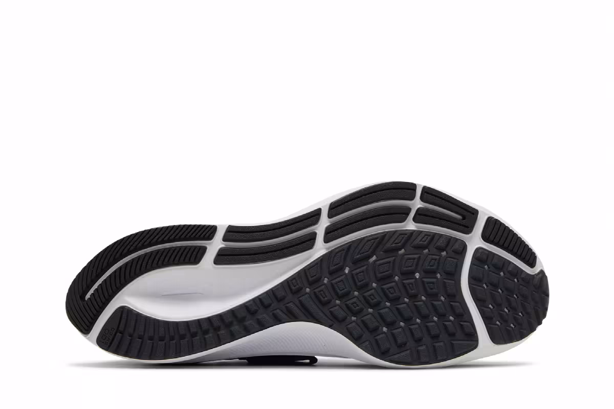 Nike Air Zoom Pegasus 38 FlyEase Extra Wide Black White, view 5