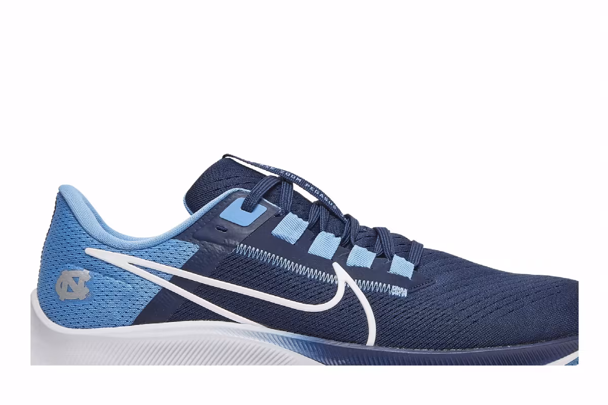 Nike Air Zoom Pegasus 38 UNC, view 3