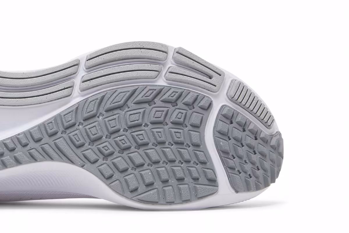 Nike Women's Air Zoom Pegasus 38 White Metallic Silver, view 6