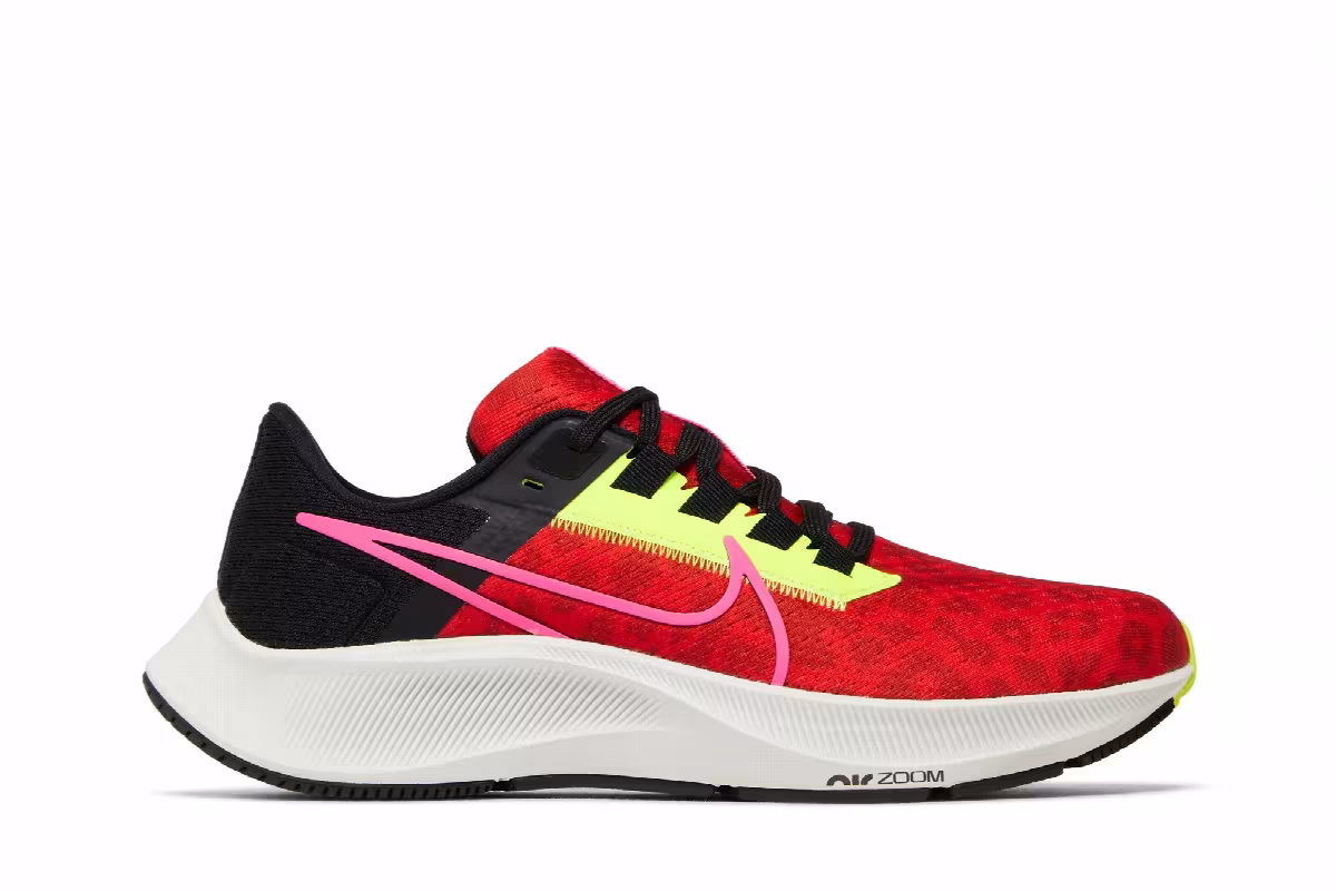 Nike Women's Air Zoom Pegasus 38 Chile Red Hyper Pink, view 2