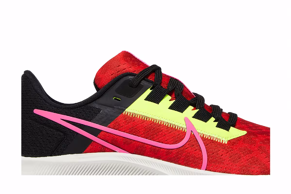 Nike Women's Air Zoom Pegasus 38 Chile Red Hyper Pink, view 3
