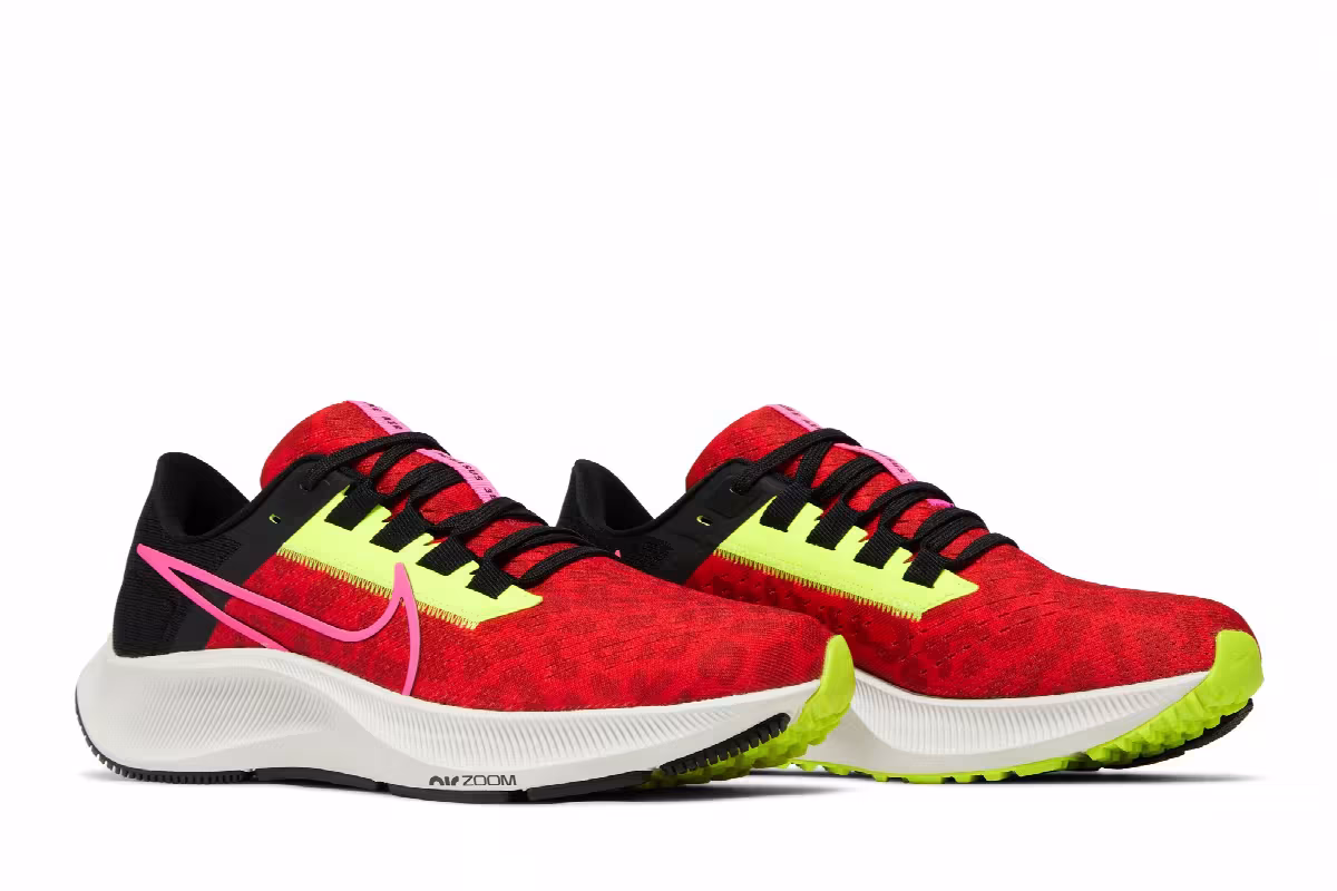 Nike Women's Air Zoom Pegasus 38 Chile Red Hyper Pink, view 9