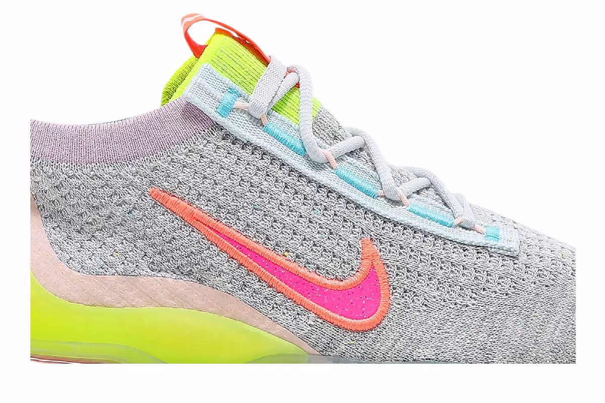 Nike Women's Air VaporMax 2021 Flyknit Neon, view 3