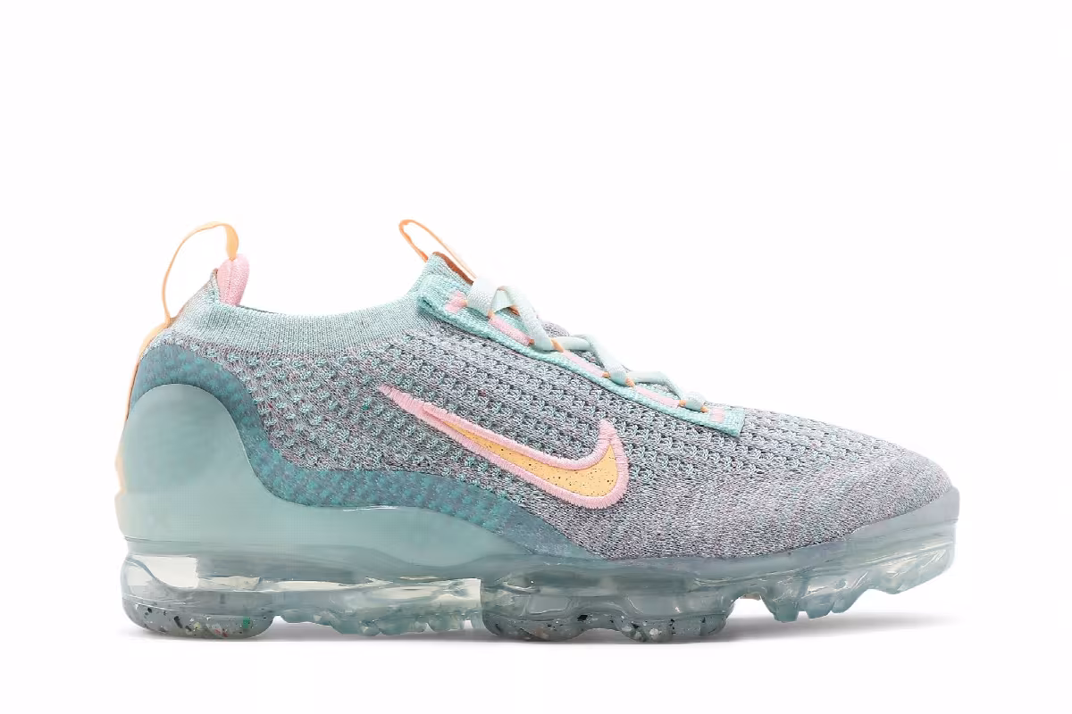 Nike Women's Air VaporMax 2021 Flyknit Light Dew, view 2