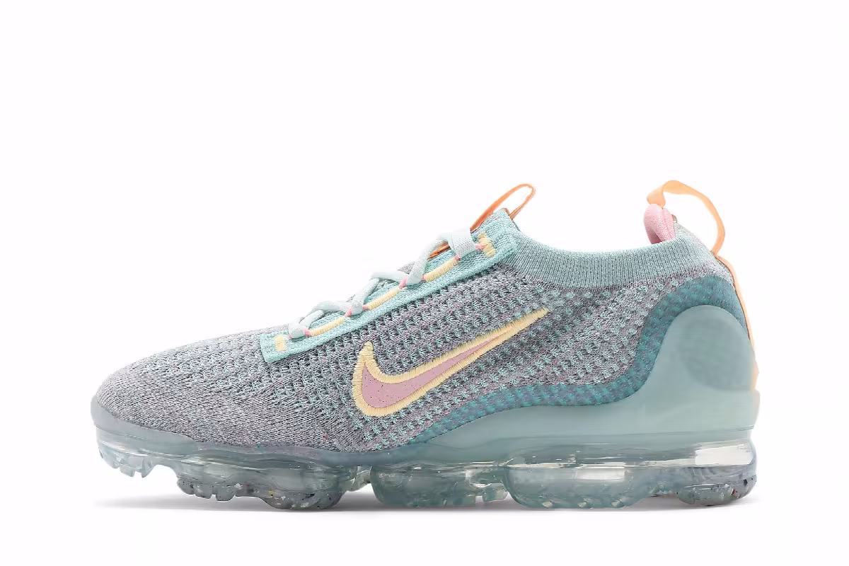 Nike Women's Air VaporMax 2021 Flyknit Light Dew, view 4