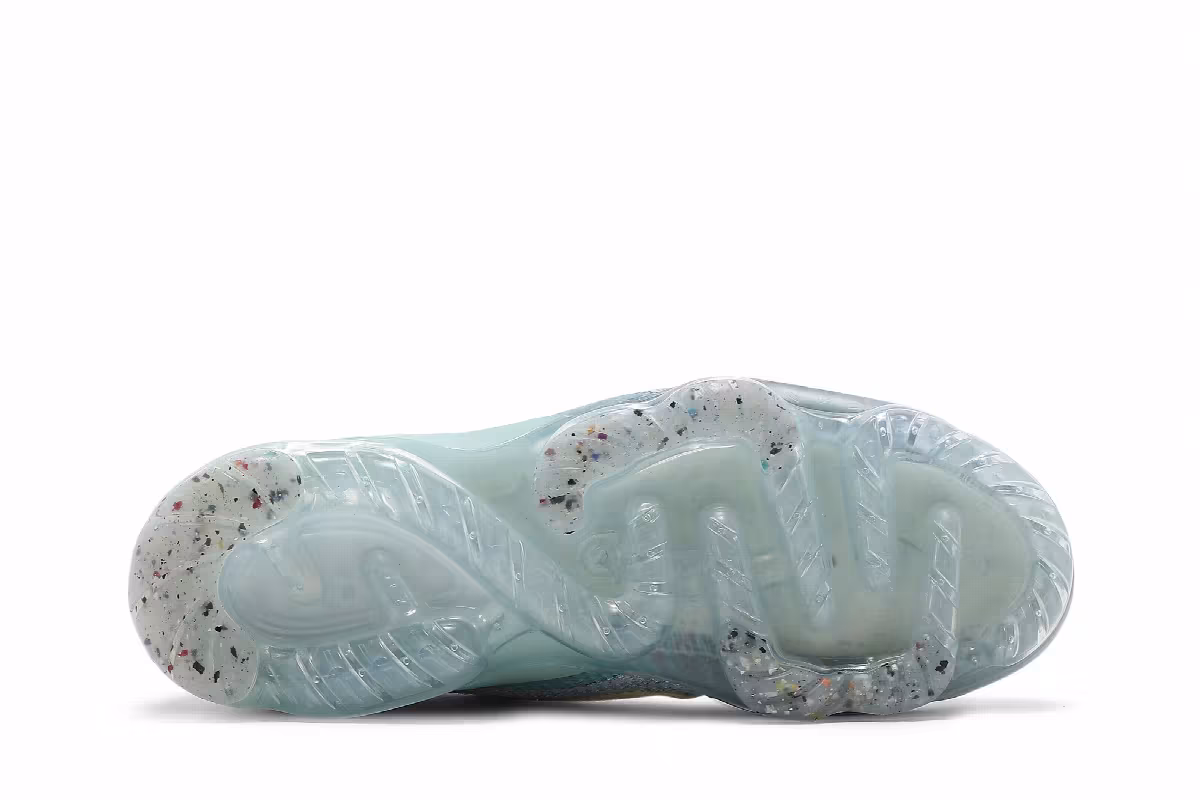 Nike Women's Air VaporMax 2021 Flyknit Light Dew, view 5