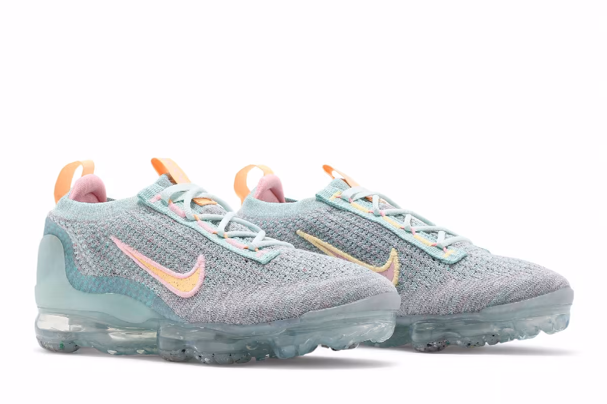 Nike Women's Air VaporMax 2021 Flyknit Light Dew, view 9
