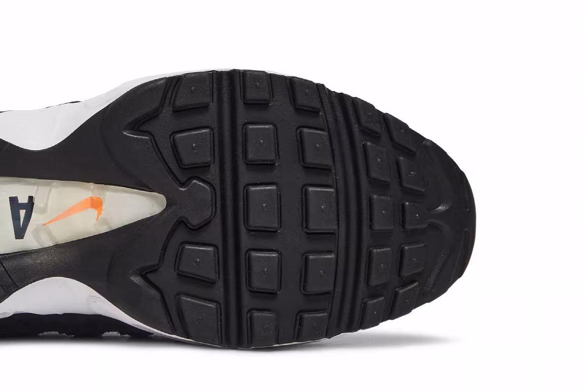 Nike Air Max 95 SE Running Club - Black, view 6